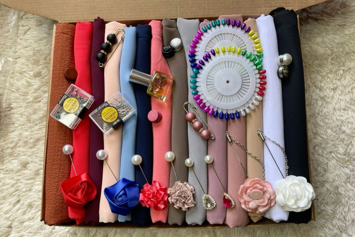 Les accessoires indispensables pour porter son hijab en toute sécurité