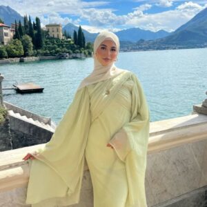 Privilégier des couleurs claires pour hijab en été